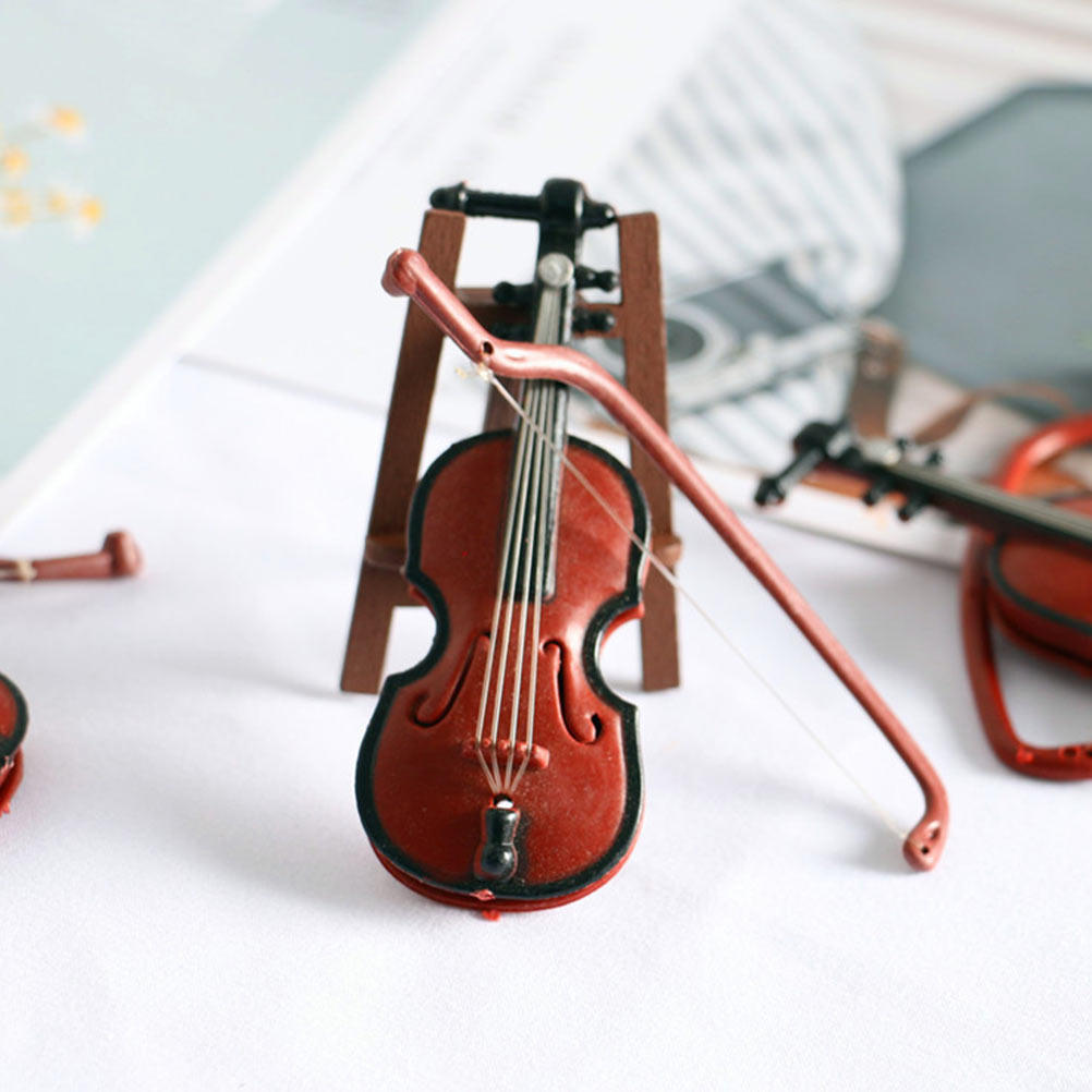 Musical Instrument Xmas Ornaments - ไวโอลินจิ๋ว 2 ชิ้น ของตกแต่งบ้านสไตล์เรโทร เครื่องดนตรีจิ๋ว ของตกแต่งโต๊ะทำงาน